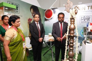 Consul General Mr. Charitha Yattogoda lighting the oil lamp